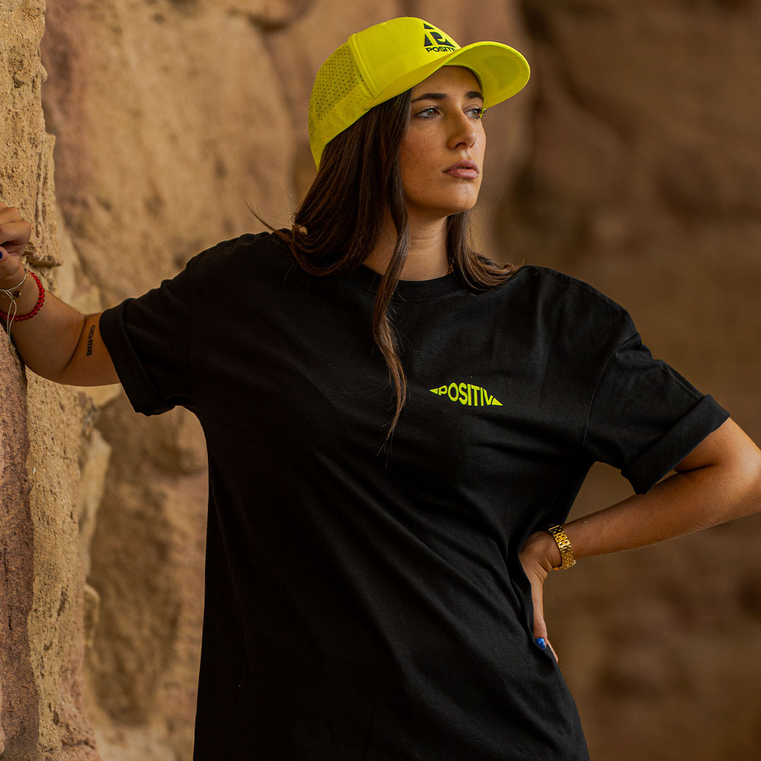 T-shirt “The World Needs More” – Noir Impact