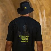 T-shirt “The World Needs More” – Noir Impact